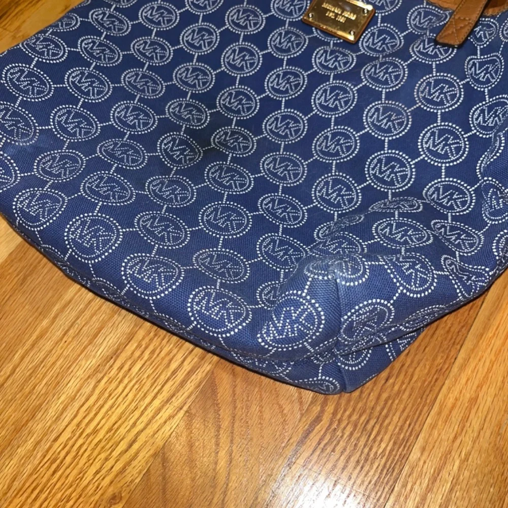 Michael Kors Tote Bag - Picture 7 of 7